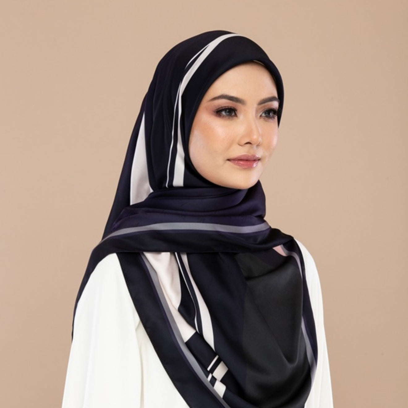 Pancawarna Scarf: Damai